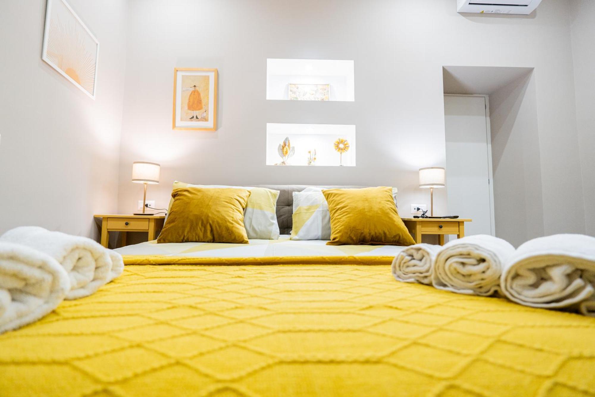 La Casa Di Bianca - Modern Suites Near Plebiscito Napoli Eksteriør bilde