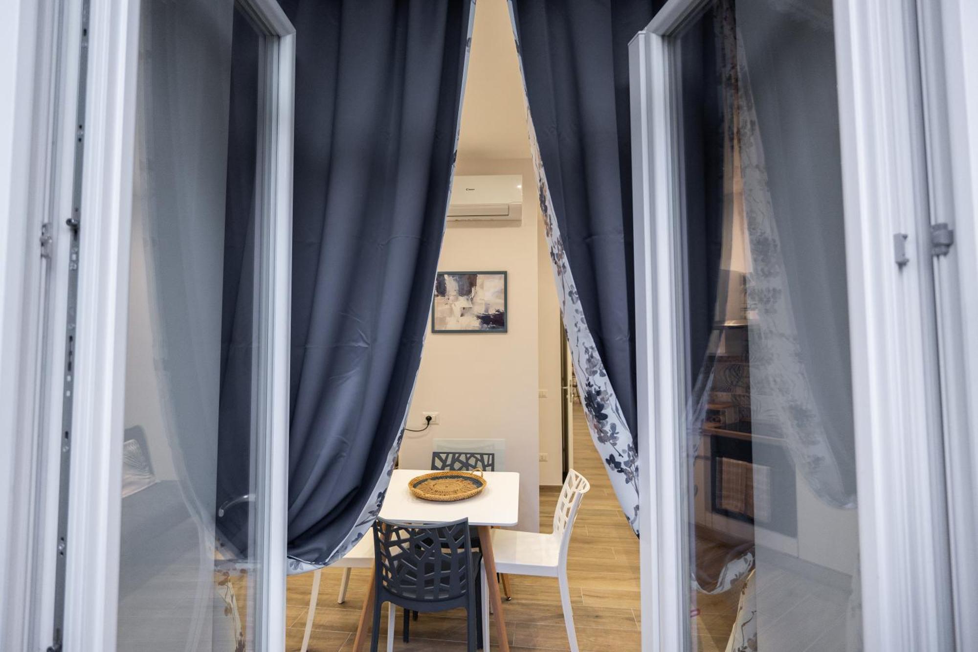 La Casa Di Bianca - Modern Suites Near Plebiscito Napoli Eksteriør bilde