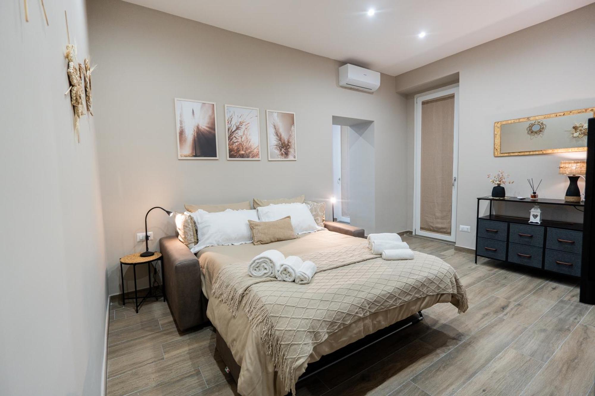 La Casa Di Bianca - Modern Suites Near Plebiscito Napoli Eksteriør bilde