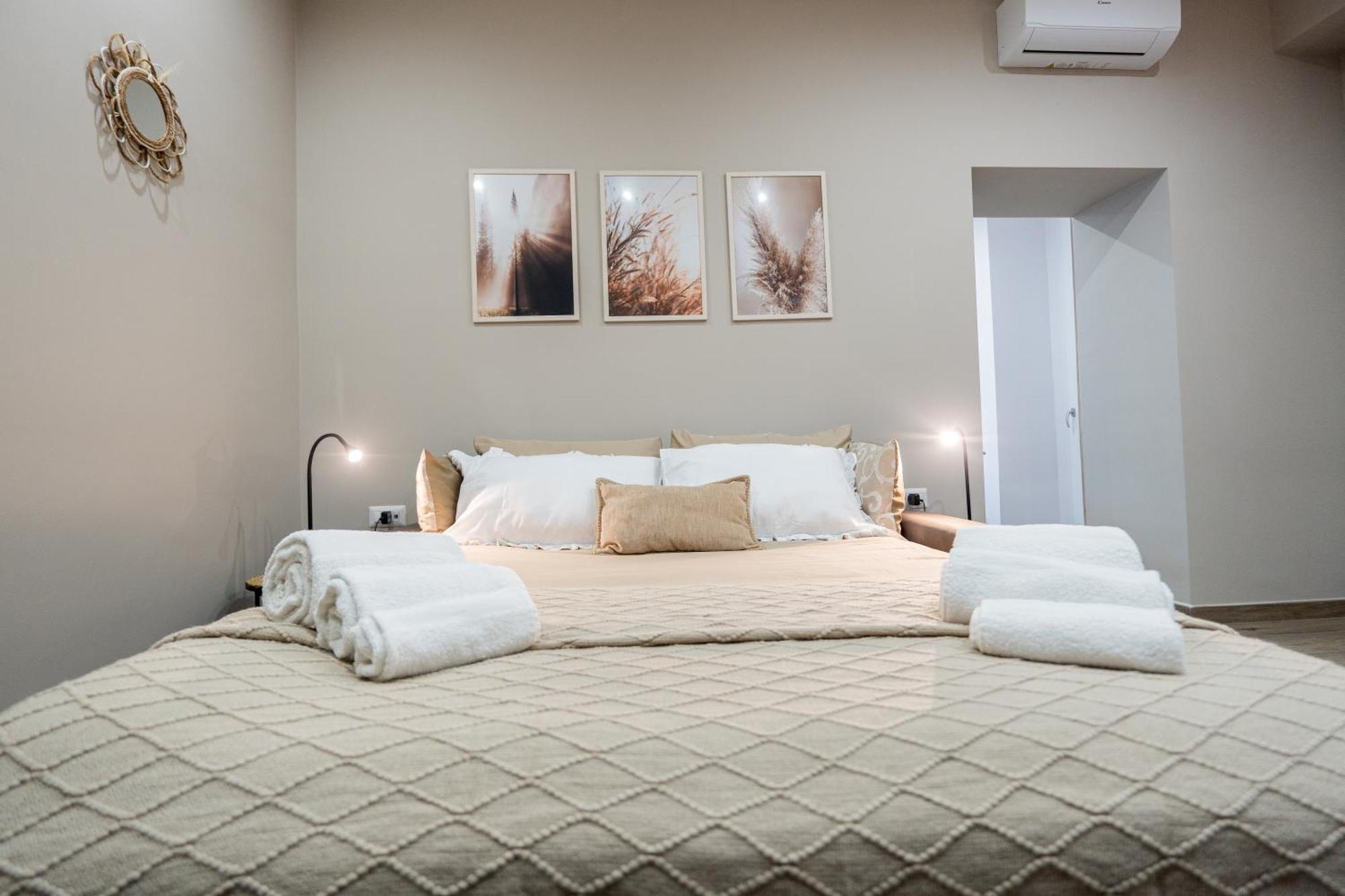 La Casa Di Bianca - Modern Suites Near Plebiscito Napoli Eksteriør bilde
