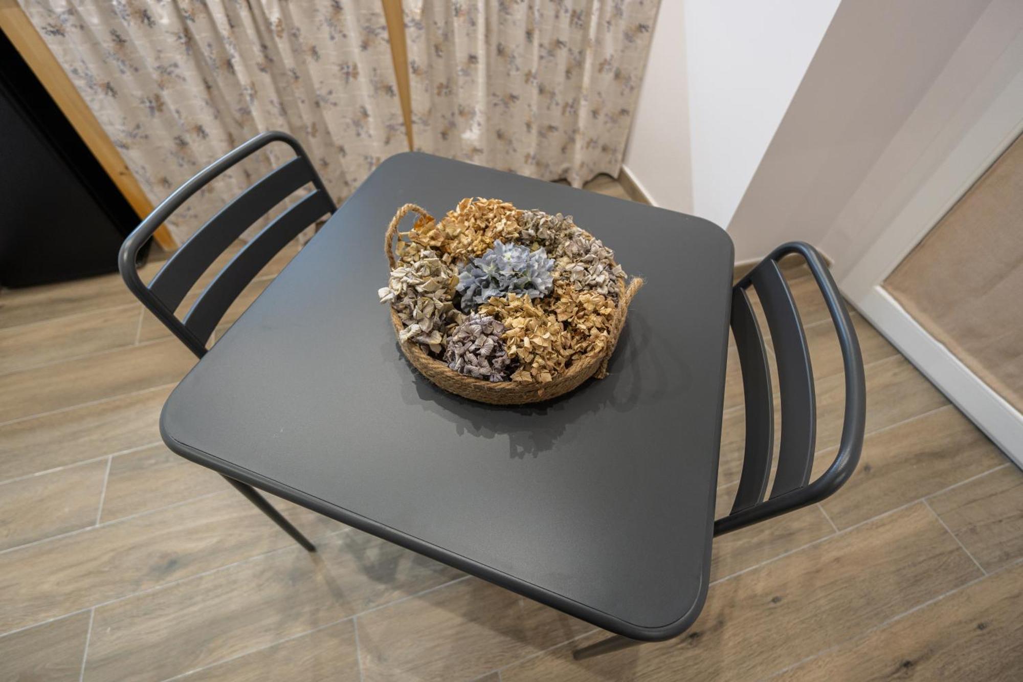 La Casa Di Bianca - Modern Suites Near Plebiscito Napoli Eksteriør bilde