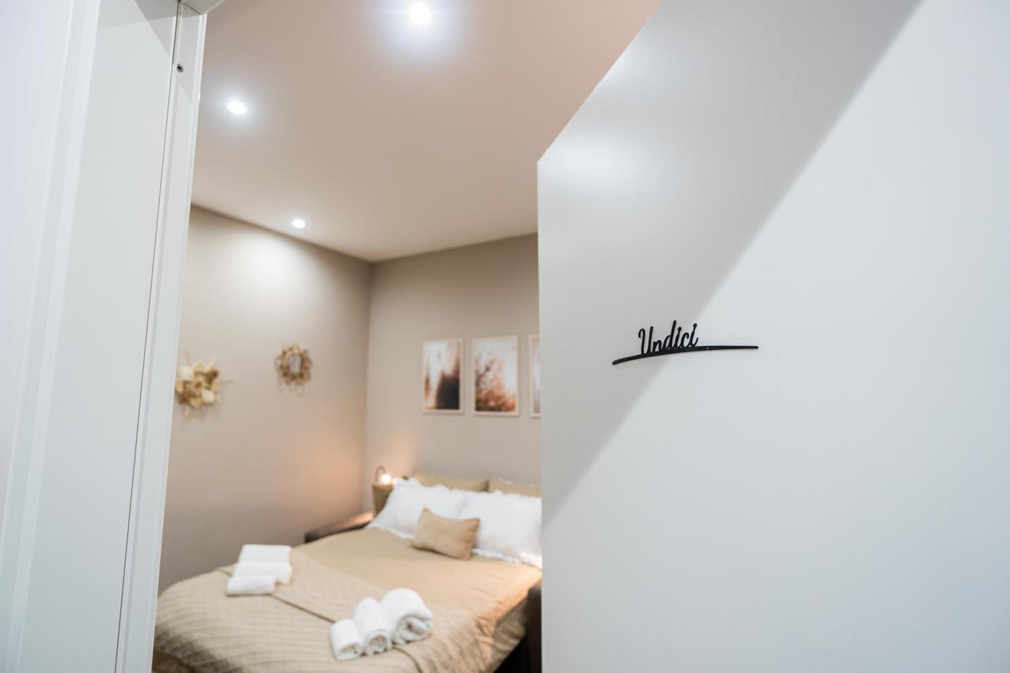 La Casa Di Bianca - Modern Suites Near Plebiscito Napoli Eksteriør bilde