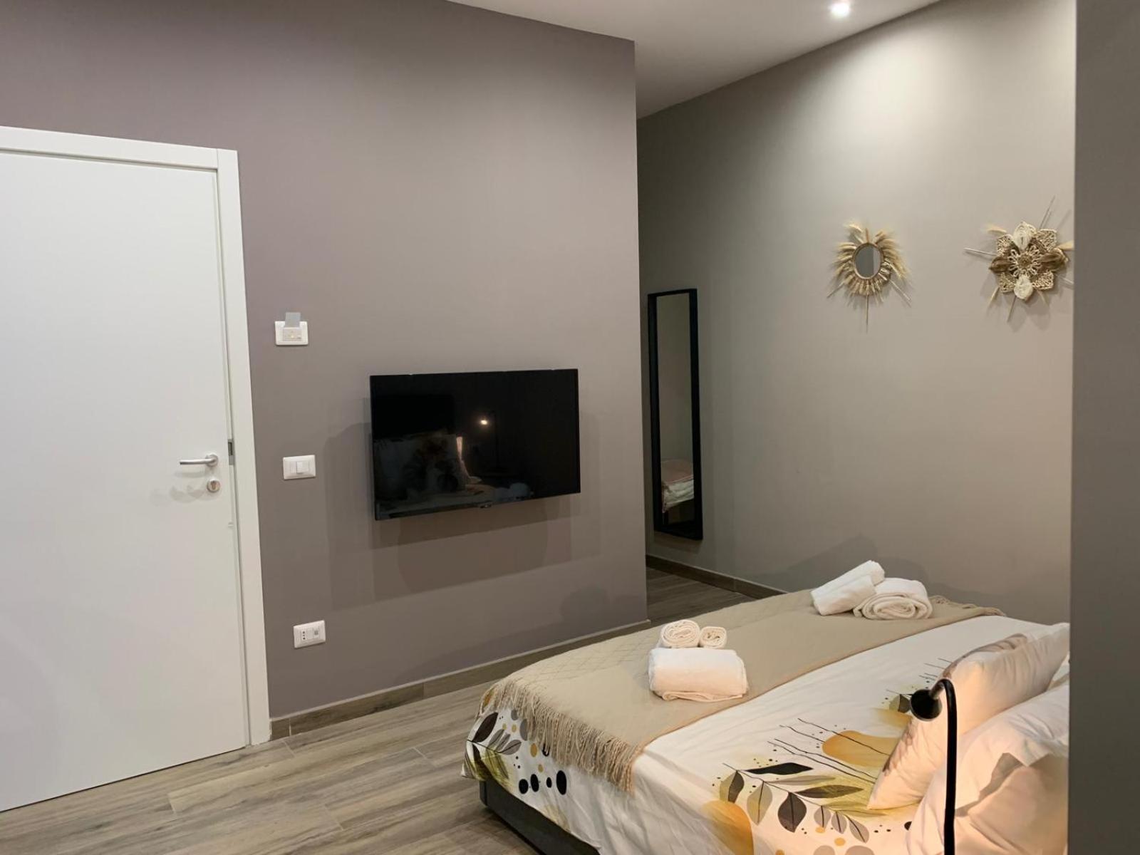 La Casa Di Bianca - Modern Suites Near Plebiscito Napoli Eksteriør bilde