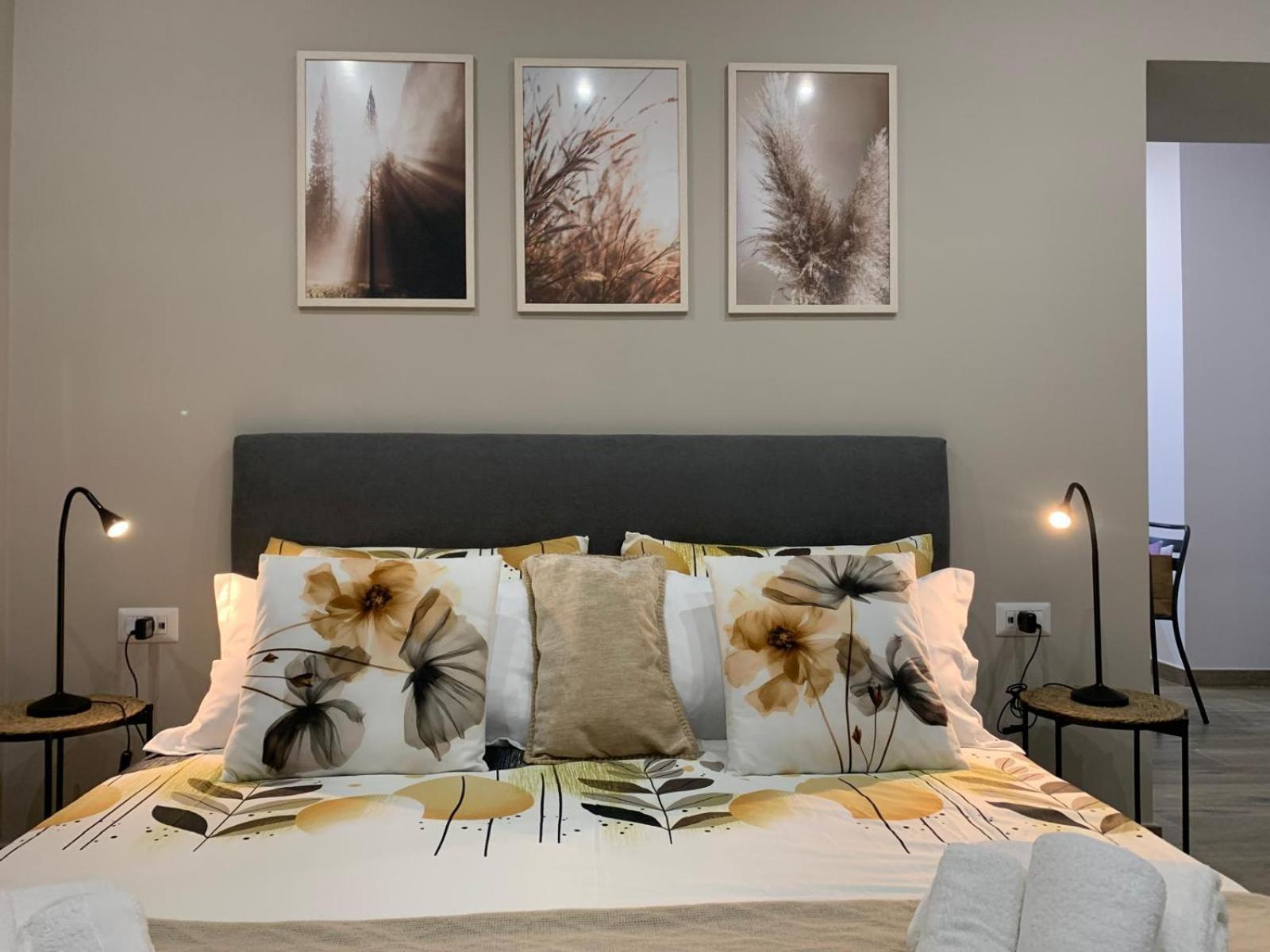 La Casa Di Bianca - Modern Suites Near Plebiscito Napoli Eksteriør bilde